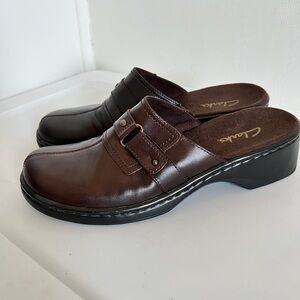 Clarks Slip On Leather Shoes Size 9.5